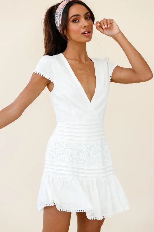 Storybook Cap Sleeve Pintuck Detail Dress White Dapper Women's Bow - adorned